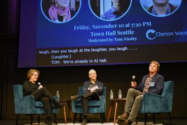 Bender, Chiang y Nissley en el foro de IA