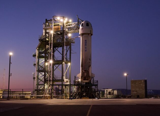 Cohete suborbital Blue Origin New Shepard en la plataforma de lanzamiento de Texas en 2022